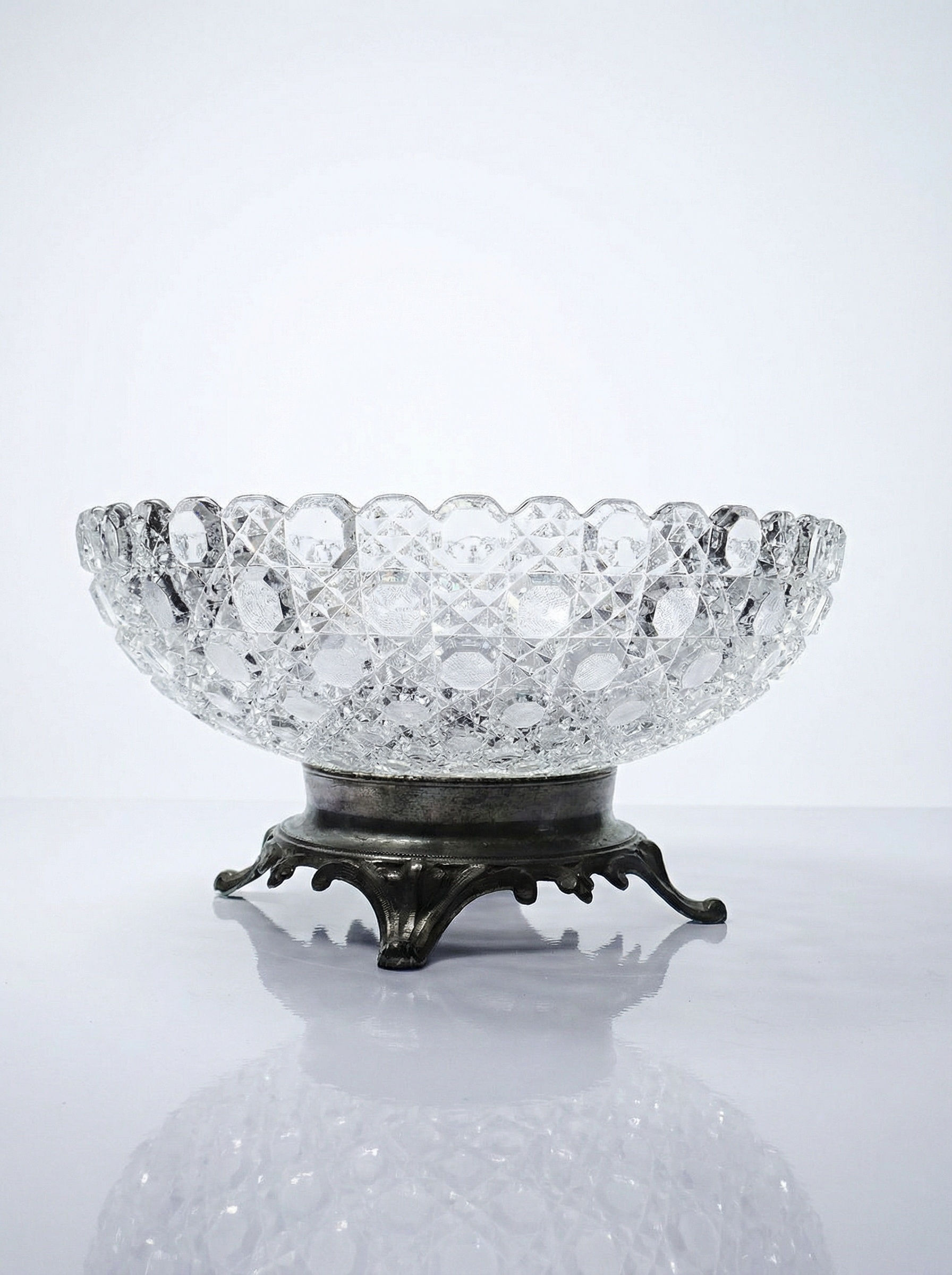 Coupe en verre pressé pointes diamants ancienne 1920-195 sur pied étain