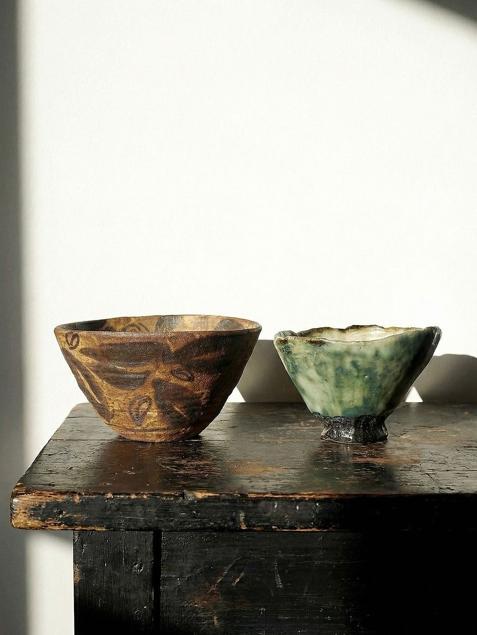 Duo de bols en céramique/grès artisanaux "Wabi-Sabi" dépareillés vintages