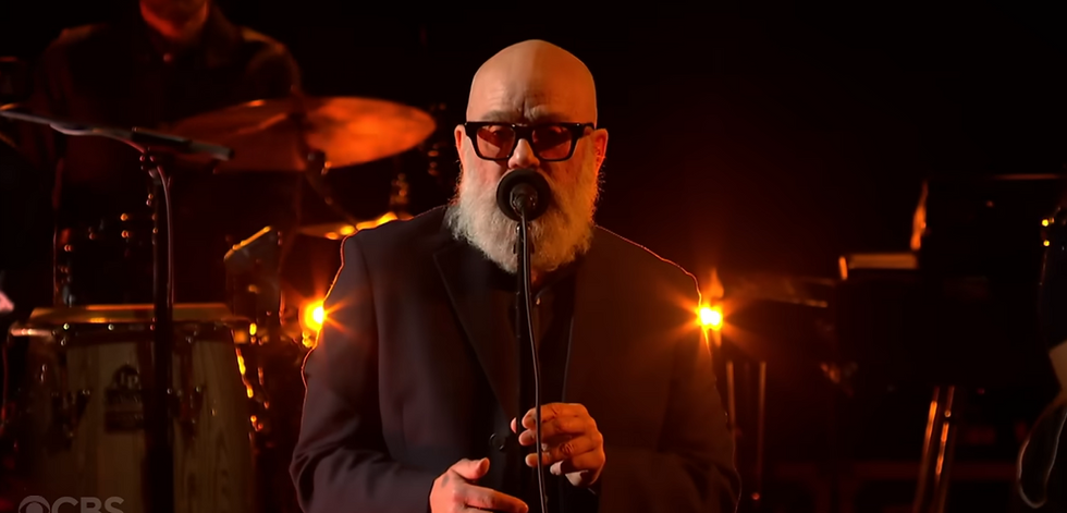 Michael Stipe, do R.E.M., anuncia lançamento de álbum solo