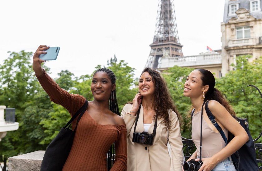 Baixa temporada atrai brasileiros em busca de viagens mais baratas