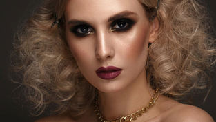 Maquiagem glam rock: 5 passos para criar o visual perfeito