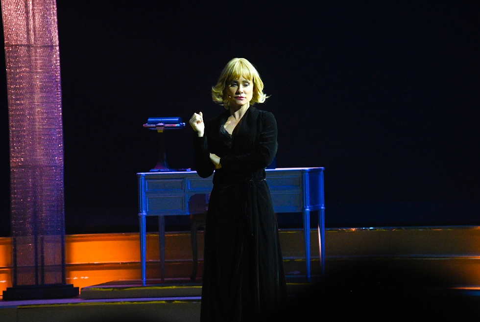 Giselle Prattes em cena de “Diana – A Princesa do Povo” - Foto: Carlos Costa