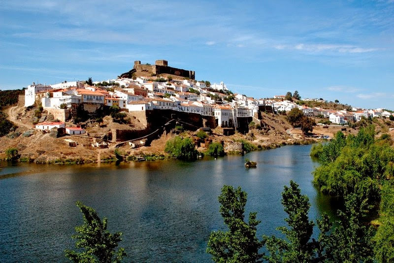 Castelos, aldeias históricas e paisagens arrebatadoras; conheça Alentejo