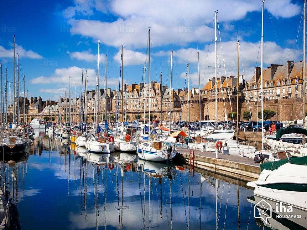 Saint-malo-Vieux-port-de-la-ville-de-saint-malo