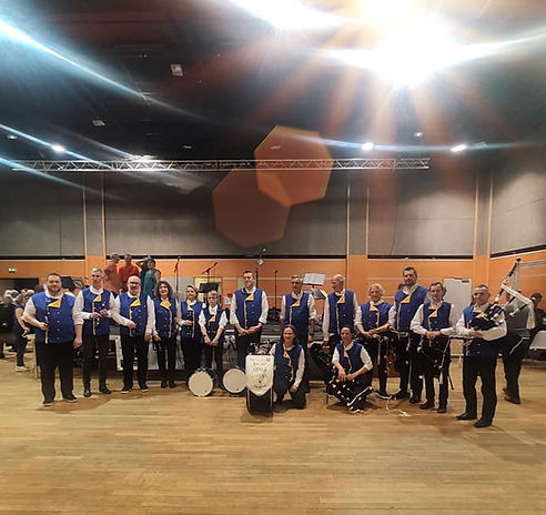 Groupe Menez Gwenn avec costumes en ensemble