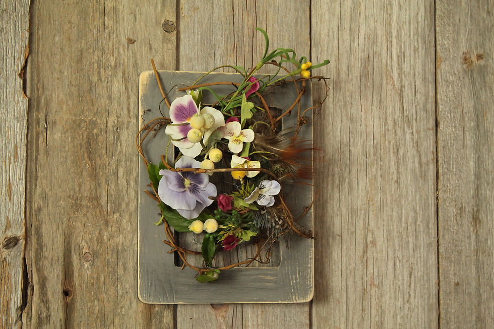 112-Grey Framed Pansy