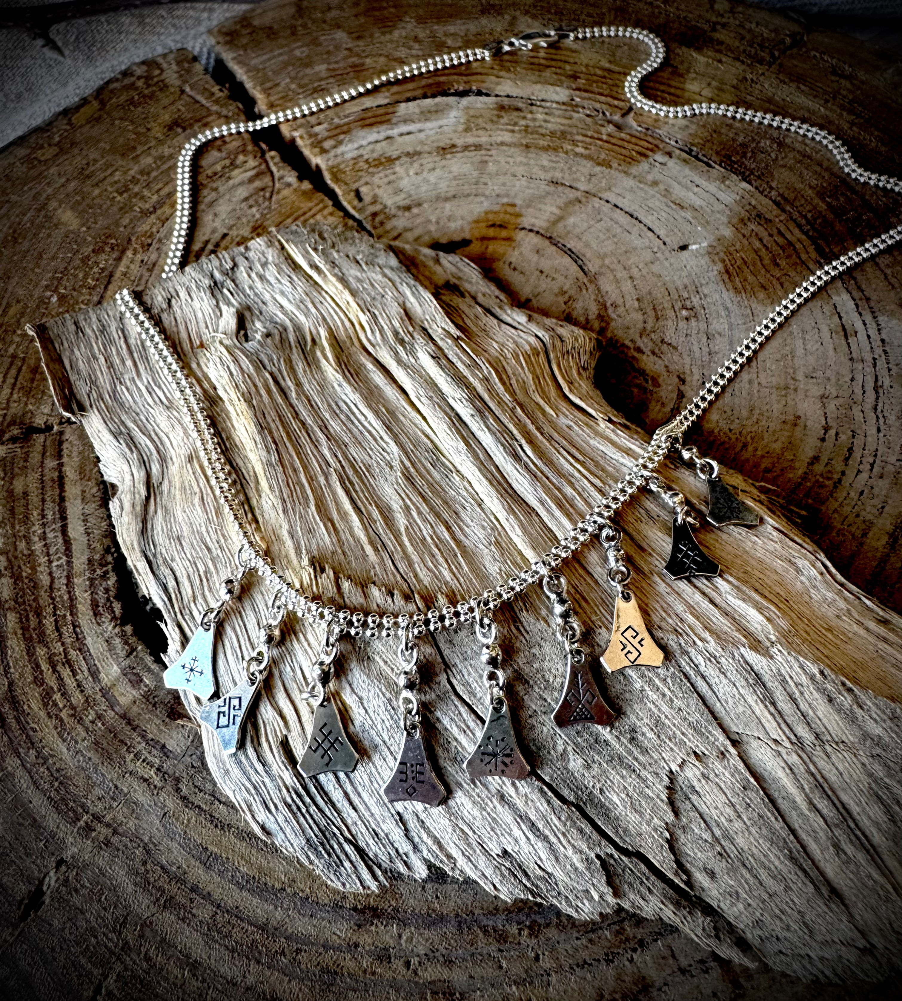 SEPTINDIENU raksti necklace