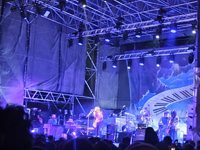 Lucio Corsi e Baustelle live al Locus Festival 2025: la notte di San Lorenzo a Masseria Ferragnano