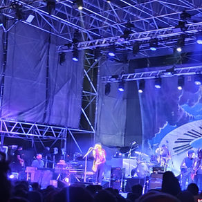 Lucio Corsi e Baustelle live al Locus Festival 2025: la notte di San Lorenzo a Masseria Ferragnano