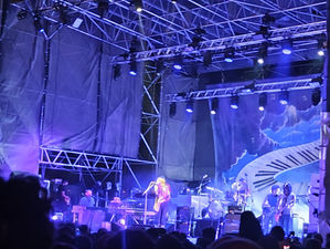 Lucio Corsi e Baustelle live al Locus Festival 2025: la notte di San Lorenzo a Masseria Ferragnano