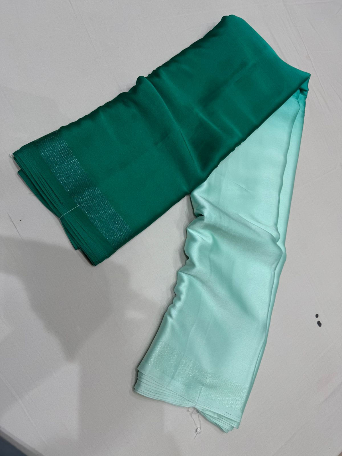 Soft Crepe Dubai Silk Saree – Elegant Dual Tone Contrast