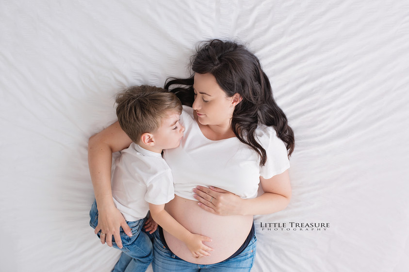 Essex Maternity Photographer.jpg