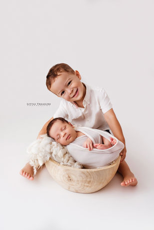 newborn photographer london.jpg
