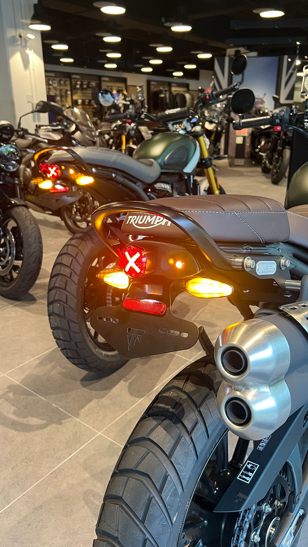 縮圖：EXRIDER - Triumph 400 短牌架