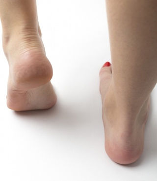 外反母趾でもおしゃれを楽しみたい女子必見 パンプス選びの法則