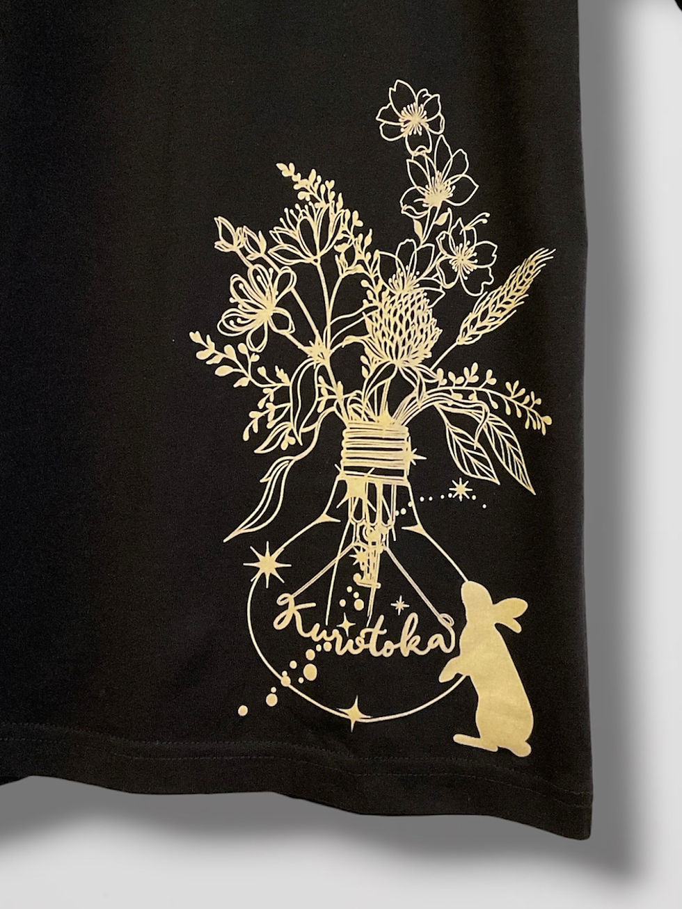 サムネイル： 黒菟華 AL-759066 -6  KUROTOKA 『100Wの花 』半袖Tシャツ