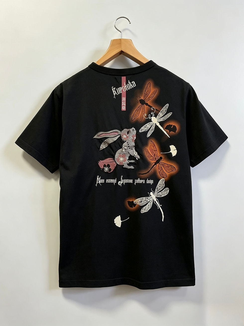 縮圖：黒菟華 AL-759016 #22 『秋を偲ぶ』ヘンリーネックTシャツ