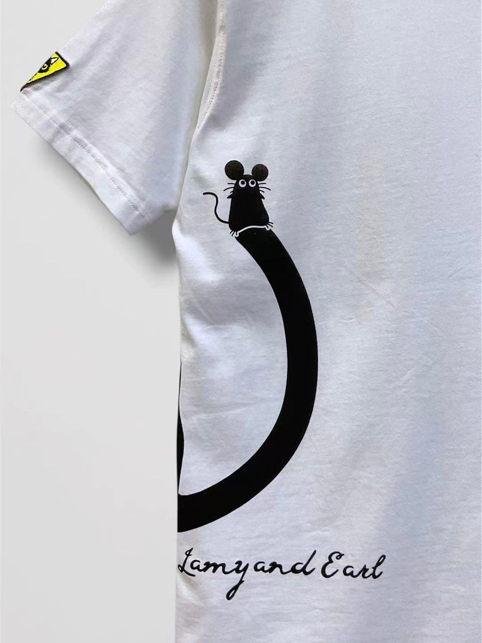 Thumbnail: LiN  AL-75041 #13 Lamy and Earl 『チラッとこっちミールアール 』半袖Ｔシャツ