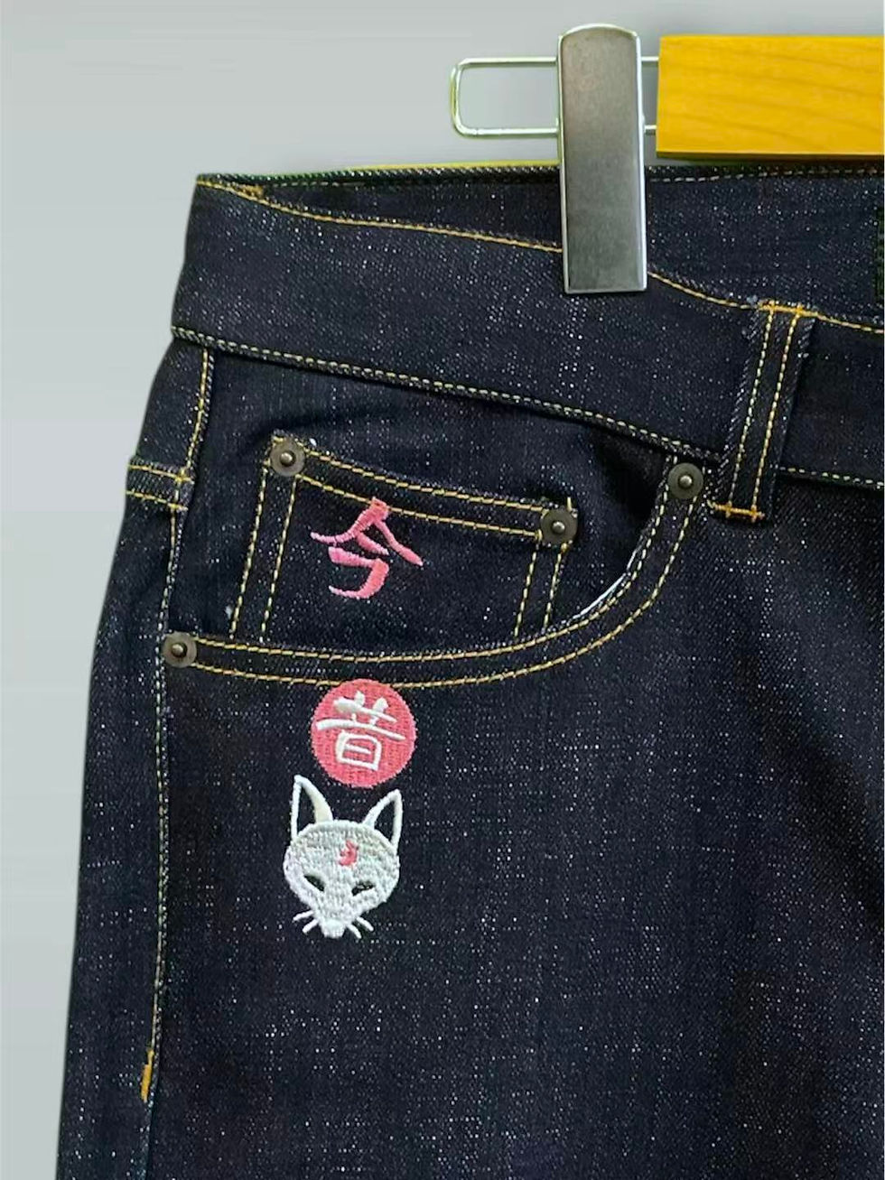 Thumbnail: 今昔 KJ-29044 #74 こんじゃく『羽散りばめた』ALL刺繡デニムパンツ