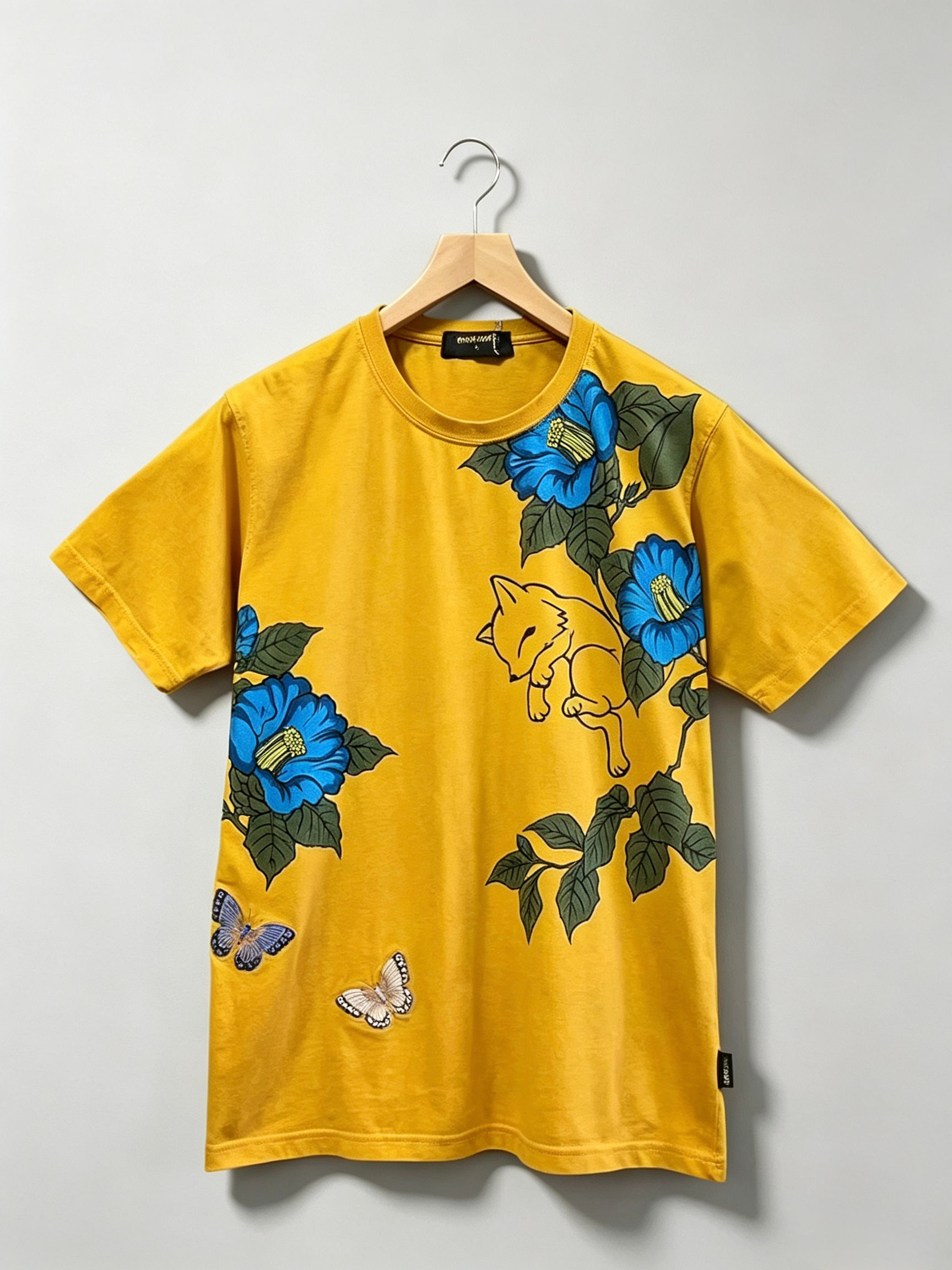 今昔 KJ-21012 -補 こんじゃく『こんぎつねとてふてふに椿を添えて』半袖Tシャツ