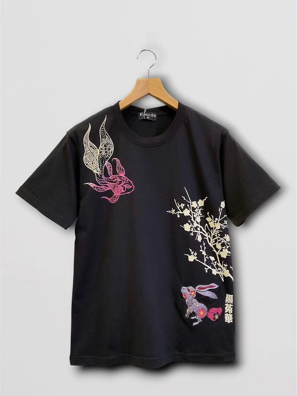 縮圖：黒菟華  AL-759012 #7 KUROTOKA『金魚を眺める』半袖Tシャツ