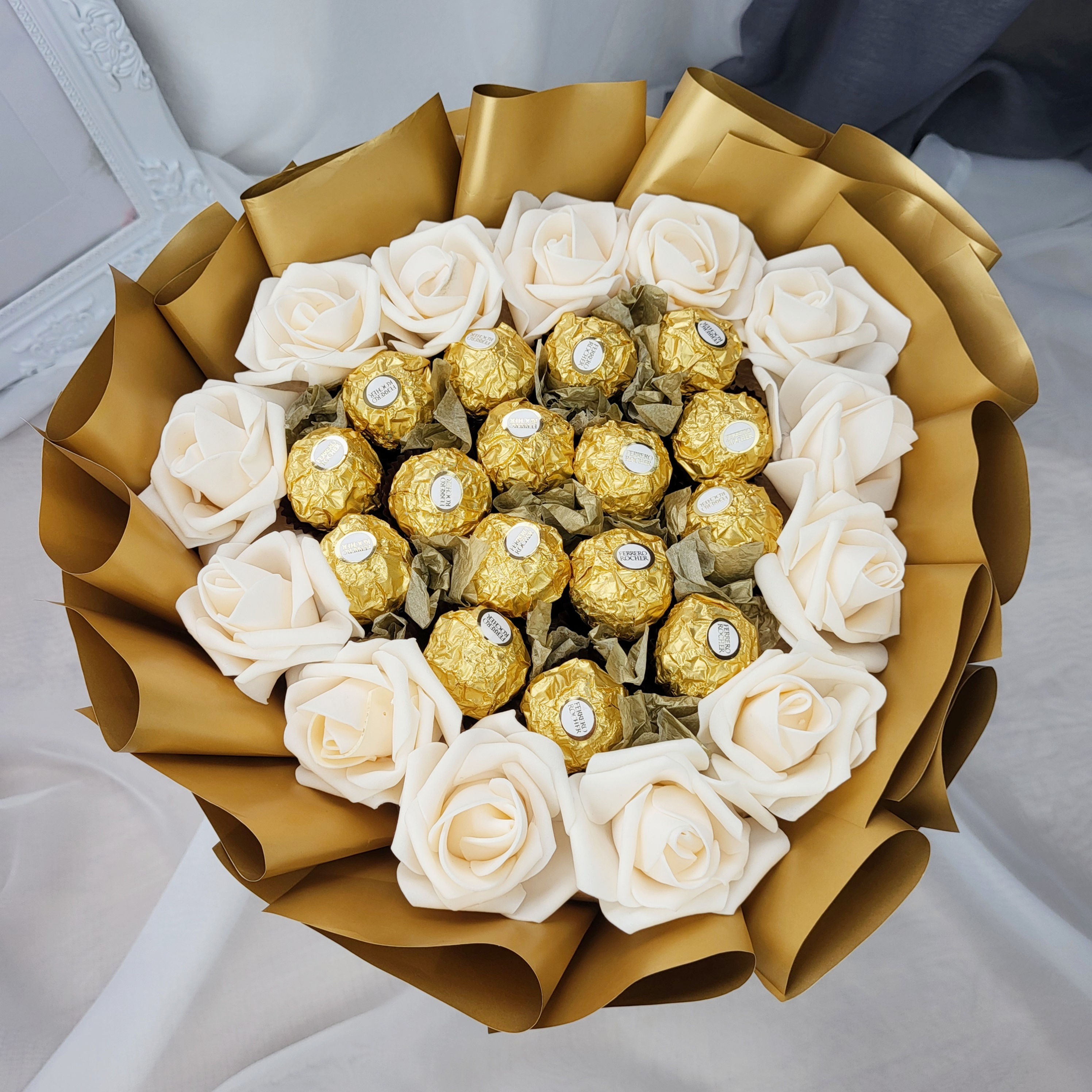 Herzförmige Strauß mit Ferrero Rosche und Schaumstoff Rosen