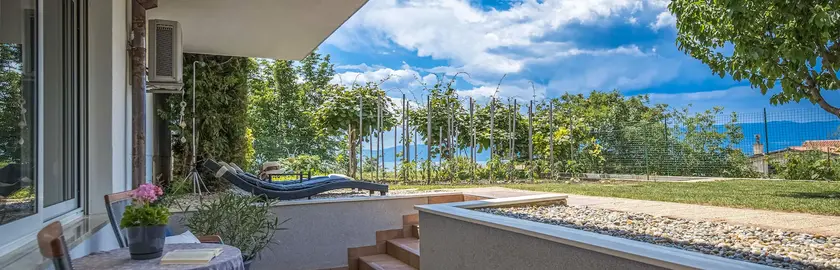 Covered terrace with sea view in Terra Magica Deluxe apartment