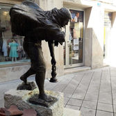 Statue of a milkmaid