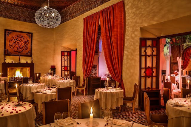 a cozy Moroccan restaurant eatery with vibrant decor, serving delicious traditional dishes