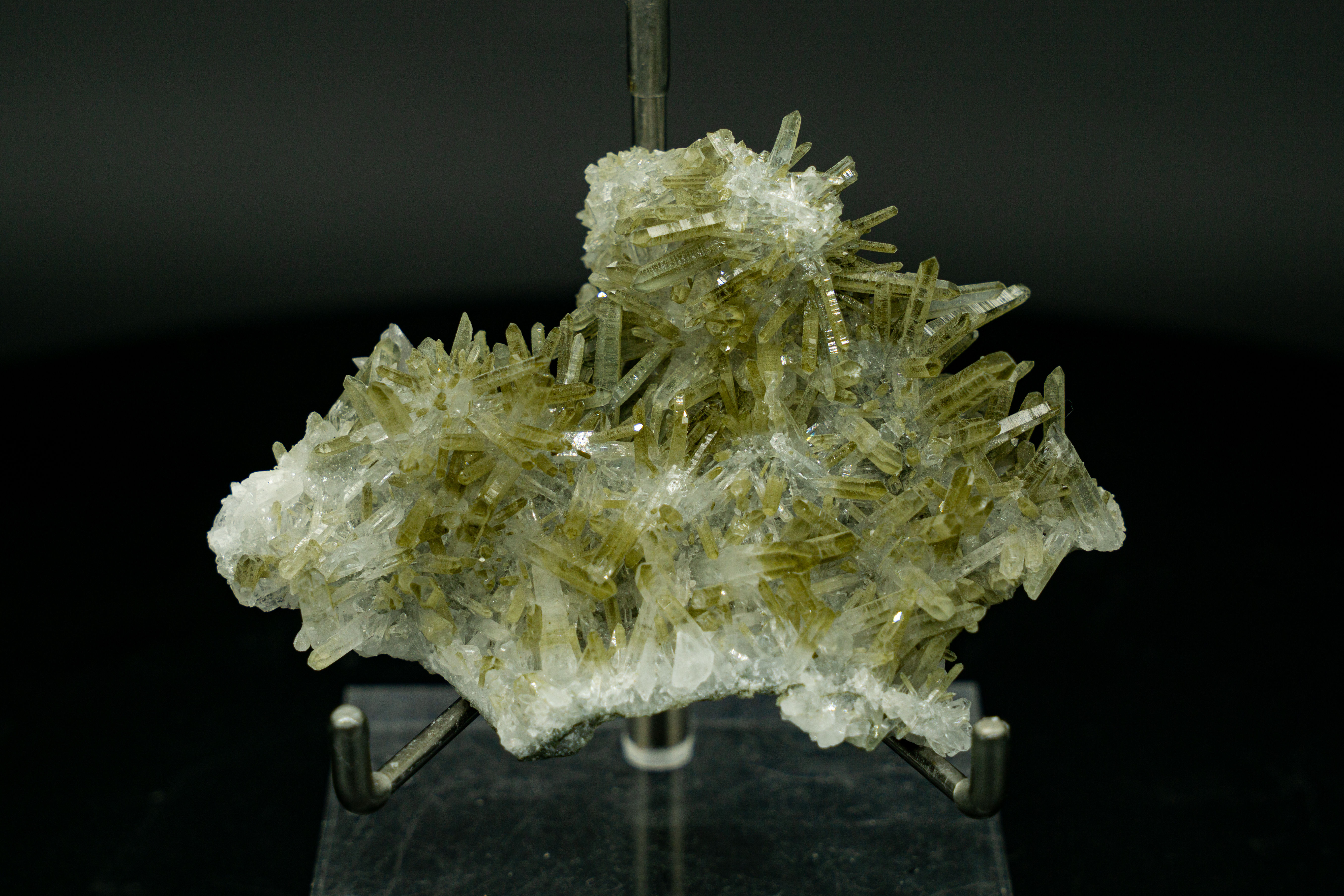 Green Crystal Quartz with UV-Reactive Calcite Hunan