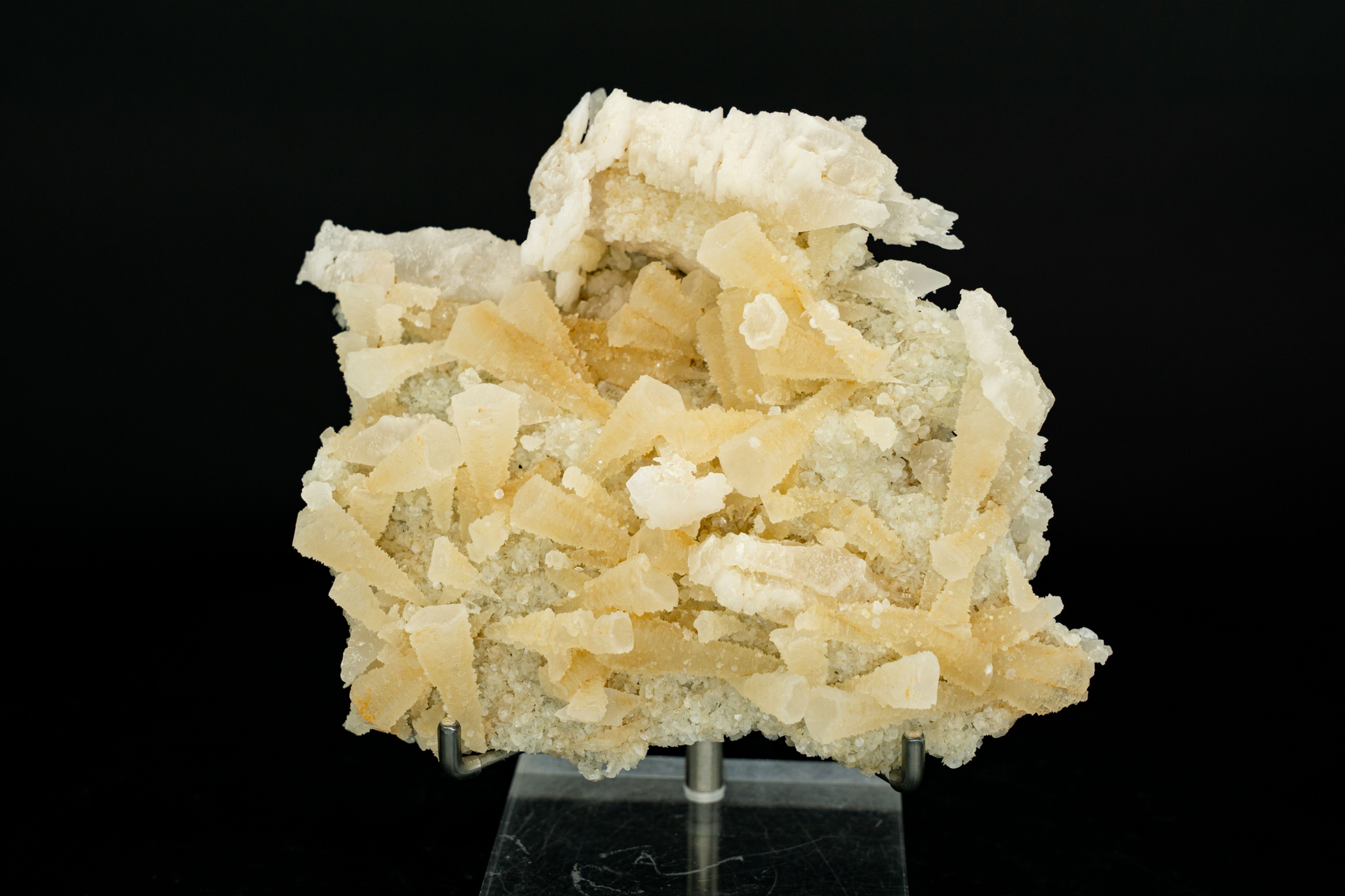 UV-Reactive Orange Dogtooth Calcite Manaoshan Mine Hunan