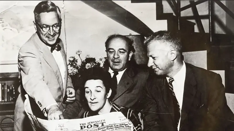 Ted Lurie (paling kanan), jurnalis Jerusalem Post, yang pernah masuk ke Istana Merdeka pada 1971. Sumber: Jerusalem Post. 