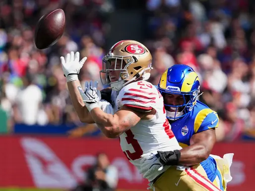 49ers arrancan la temporada con autoridad y derrotan 27-7 a los Rams