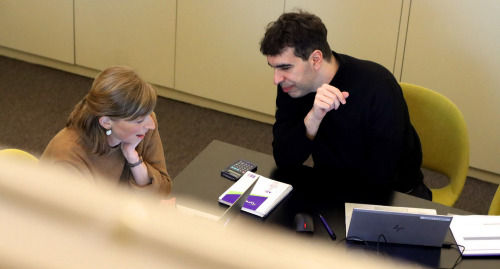 managers die barinstormen in de vergaderzaal in gent tijdens een management meeting of board meeting