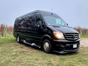 Hamptons Wine Tours with Bus and Party Bus.
