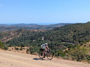 Rider heading south, towards Faro