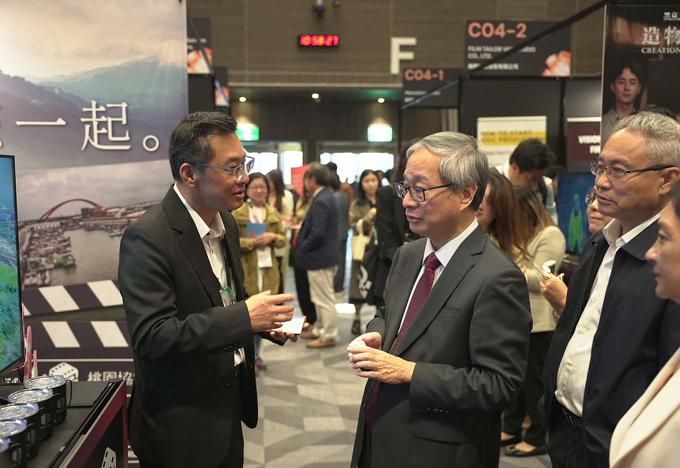 文化部長李遠蒞臨桃園協拍攤位參訪