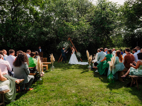 gestion musicale et DJ d'une cérémonie laïque en vendée pour un mariage au domaine de la gautronnière en vendée. 85