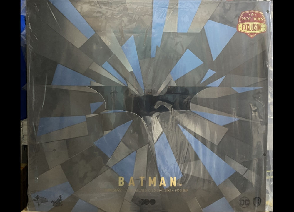 Ready! Hot Toys MMS697 WB 100 Exclusive 1/6 BATMAN