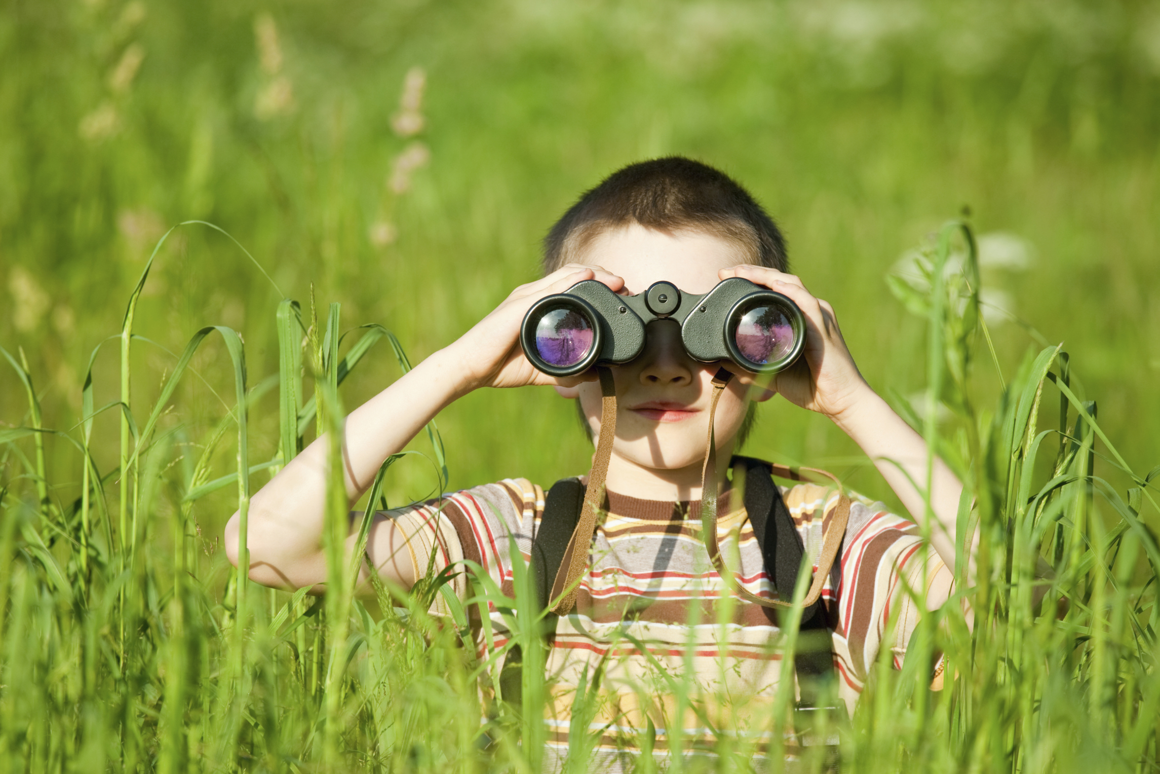 kid w binoculars