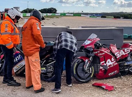 Accident de Pol Espargaro, les pilotes furieux contre les responsables du circuit.