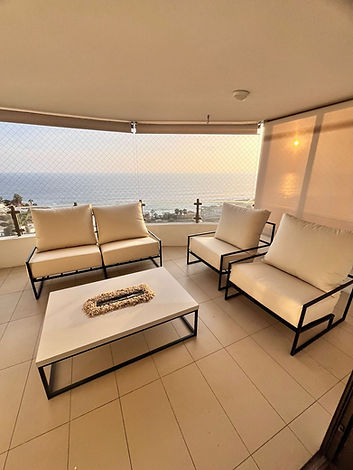 juego de terraza de fierro colores claros y elegantes 