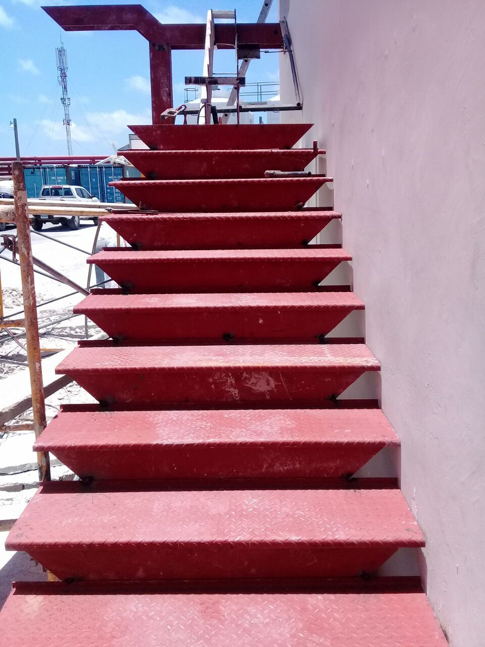 Escalera en Estructura Metálica
