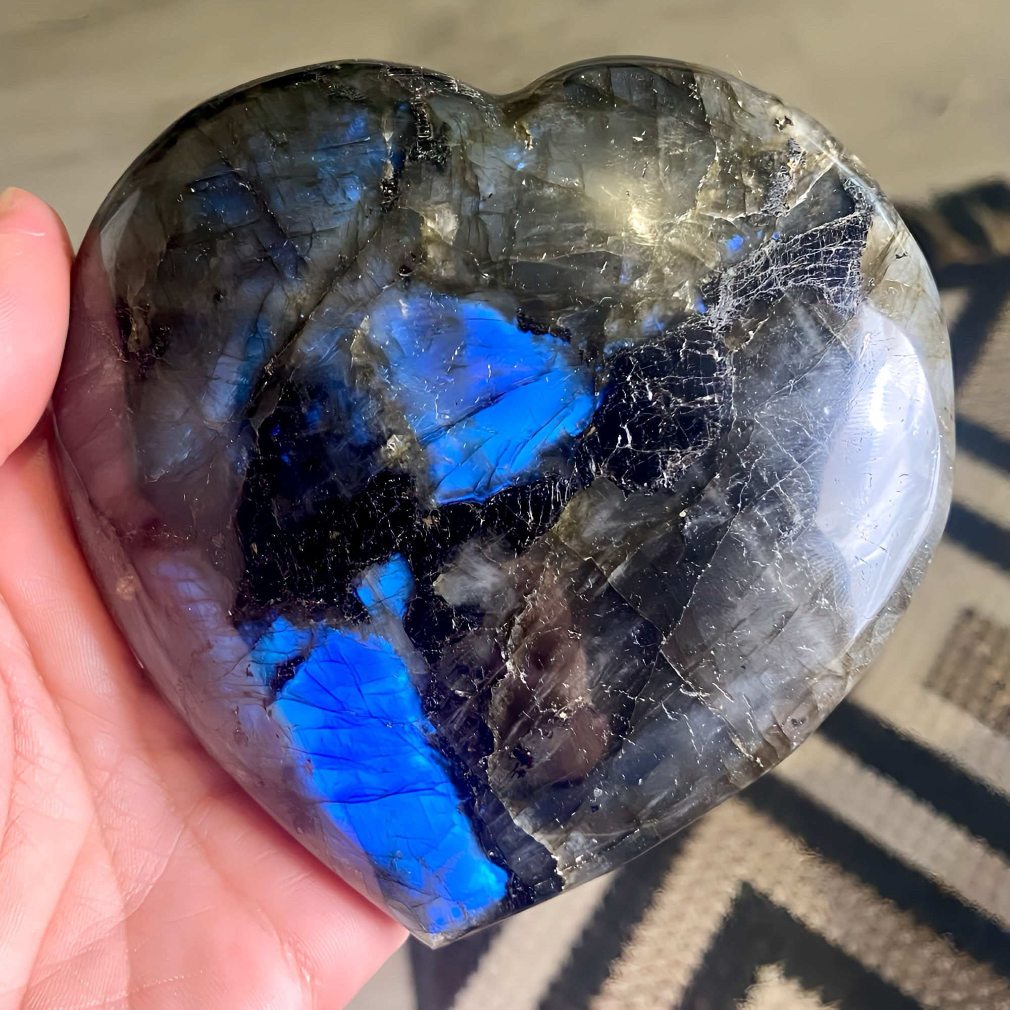 Cœur de Labradorite Bleue 10 cm – Protection, intuition & lumière cosmique