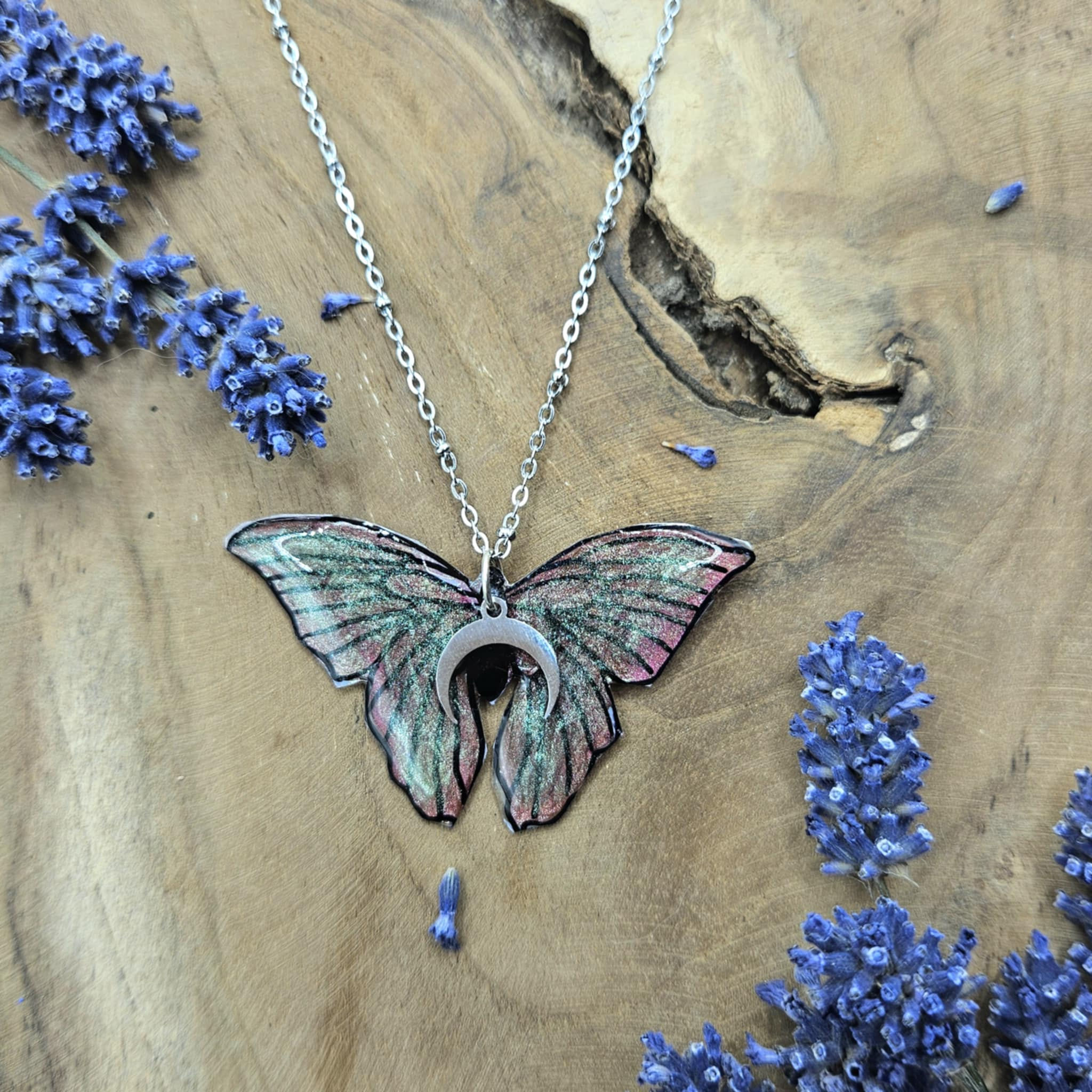 Collier Papillon Marron & Vert Irisé – Élégance Naturelle & Souffle Poétique