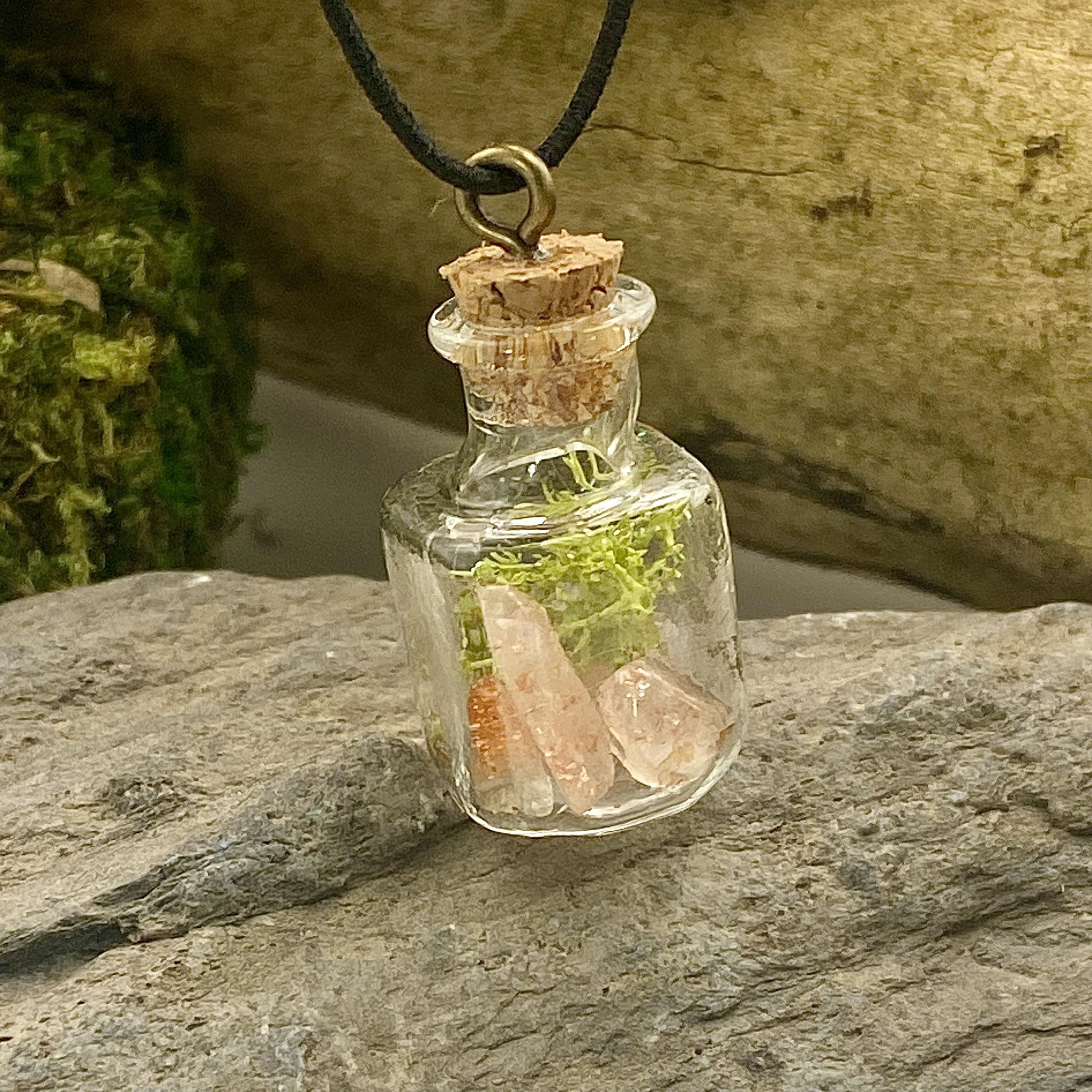 Collier Elfira – Fiole Féérique en Pierre de Soleil