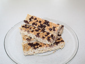 Homemade chocolate and peanut butter chip granola bars