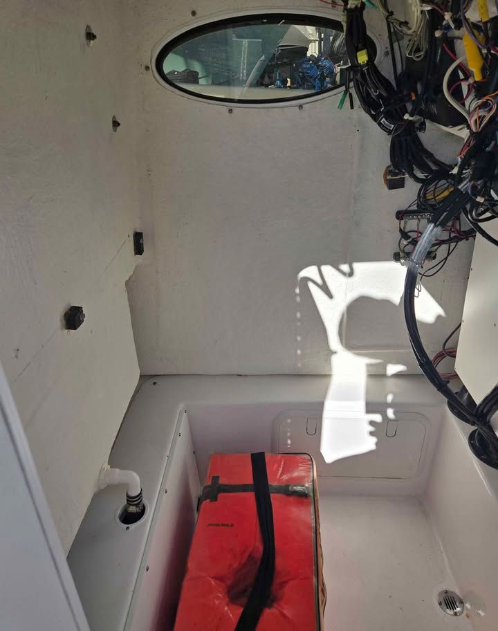 Consignment used Clearwater 23’ Center Console boat with Suzuki twin 150s, very low hours, dual MFDs, comfortable bow and ste