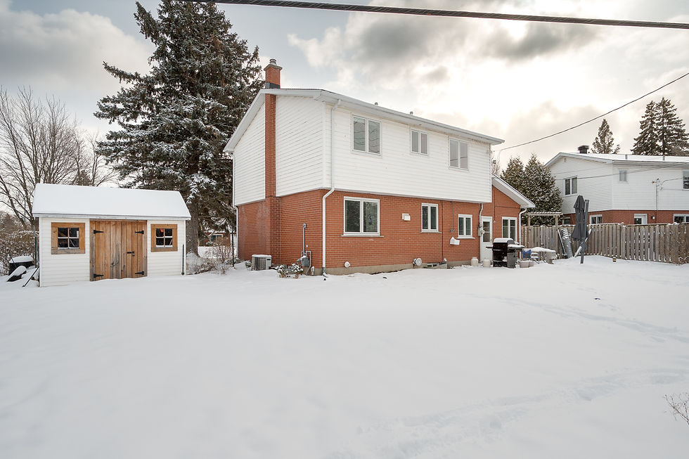 Backyard of a home for sale in the West-Island with the Kevin Owen real estate team. Property locate