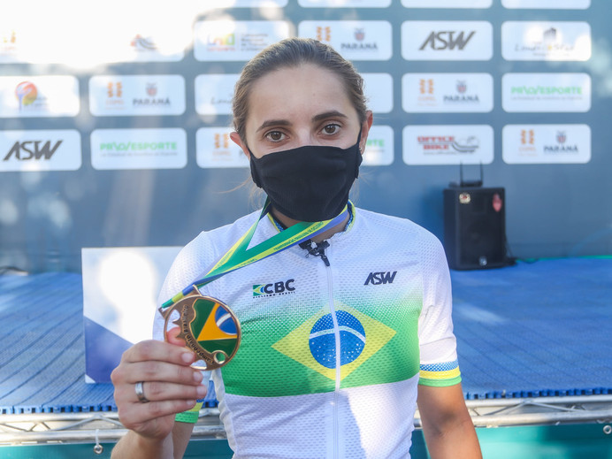 Giuliana Morgen conquista o Campeonato Brasileiro de Ciclismo de Estrada na Junior Feminina